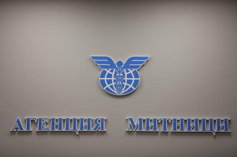 Ветеринарни препарати и 128 паспорта на животни задържаха митнически инспектори