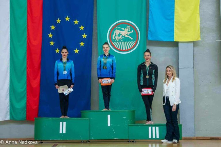 Дара Стоянова триумфира с три златни медала в международен турнир