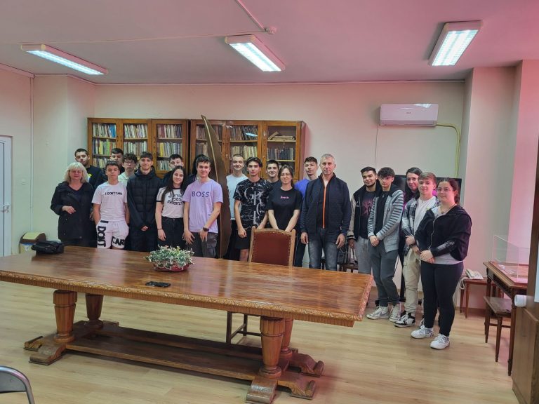 Бъдещи програмисти слушаха как да се предпазят от киберпрестъпленията