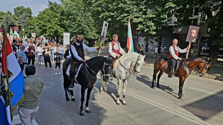Патриотично шествие в Пазарджик