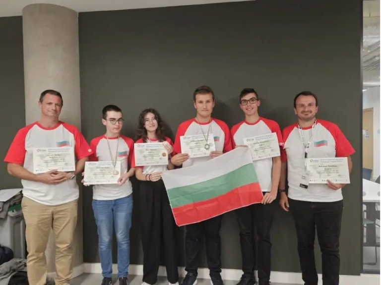 Три медала за българския отбор от международната олимпиада по география