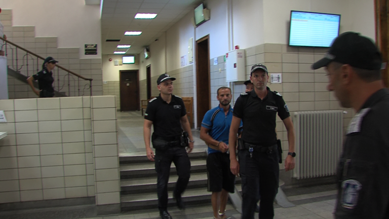 Местен депутат остава в ареста за купуване на гласове