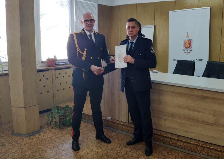 Отличиха полицаи от областта по случай професионалния им празник