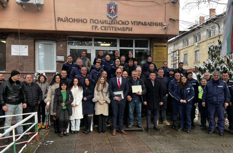Отличия за двама полицаи от областта