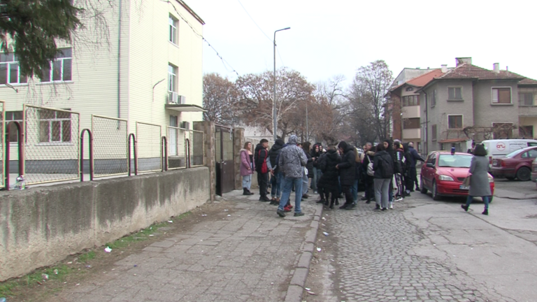 Серия от протести в защита на битото в Пазарджик момиче