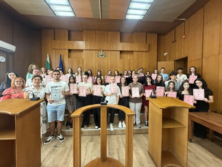 Официално закриване на практиката на учениците от „Съдебна администрация“
