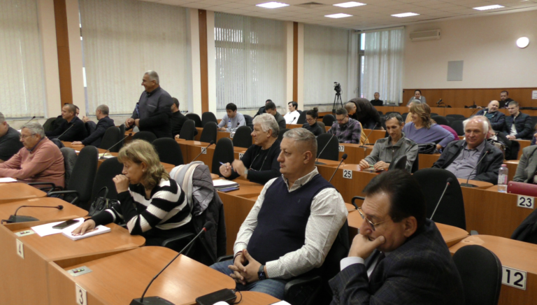 Неудобни въпроси и липса на отговори белязаха общественото обсъждане за чистотата